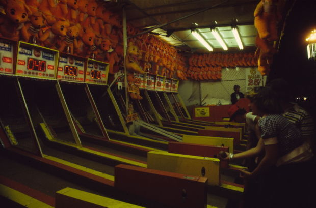 Skee ball game, 1977